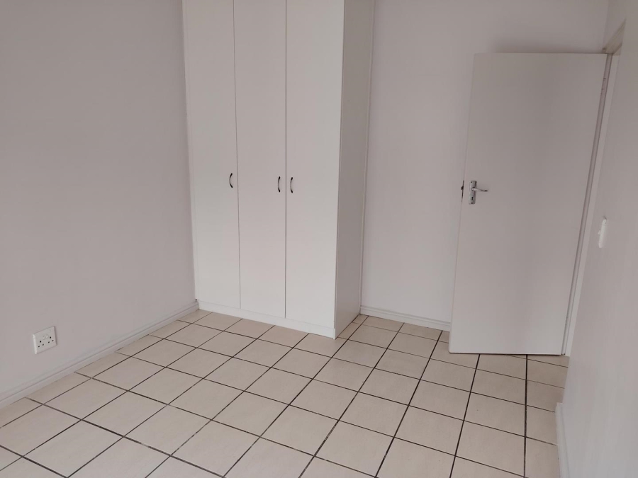 To Let 2 Bedroom Property for Rent in Buhrein Western Cape